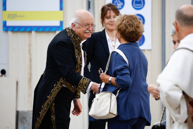 Obsèques d'Hélène Carrère d'Encausse : Erik Orsenna présent