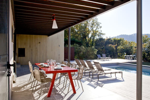 Une salle à manger de famille nombreuse