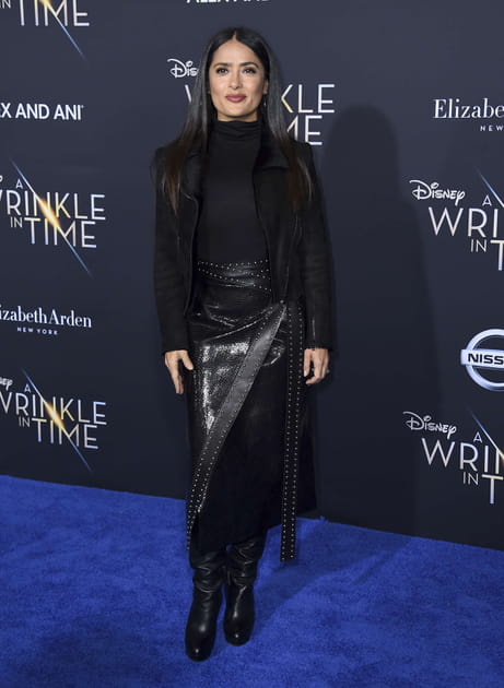 Salma Hayek en jupe en cuir noire