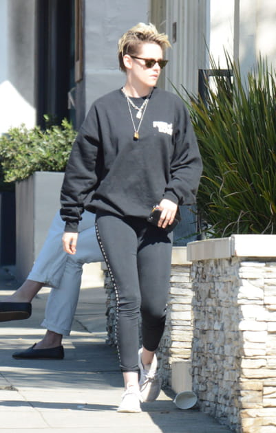 Kristen Stewart avec un sweat à logo