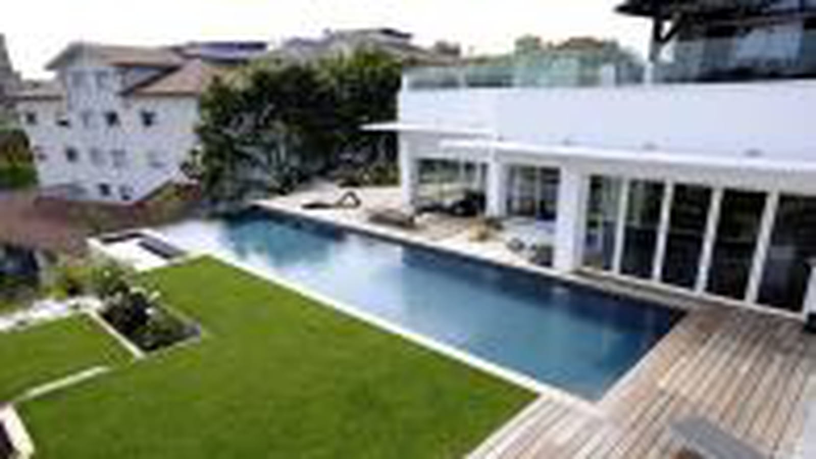 Piscine sportive : Or