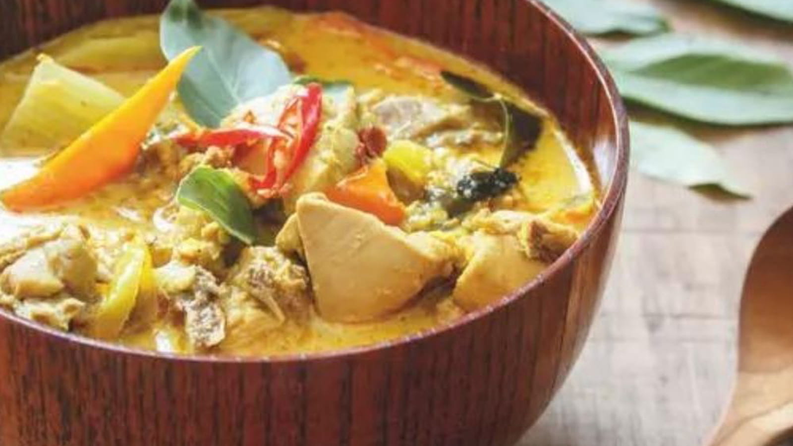 Poulet au curry, aubergines et lait de coco