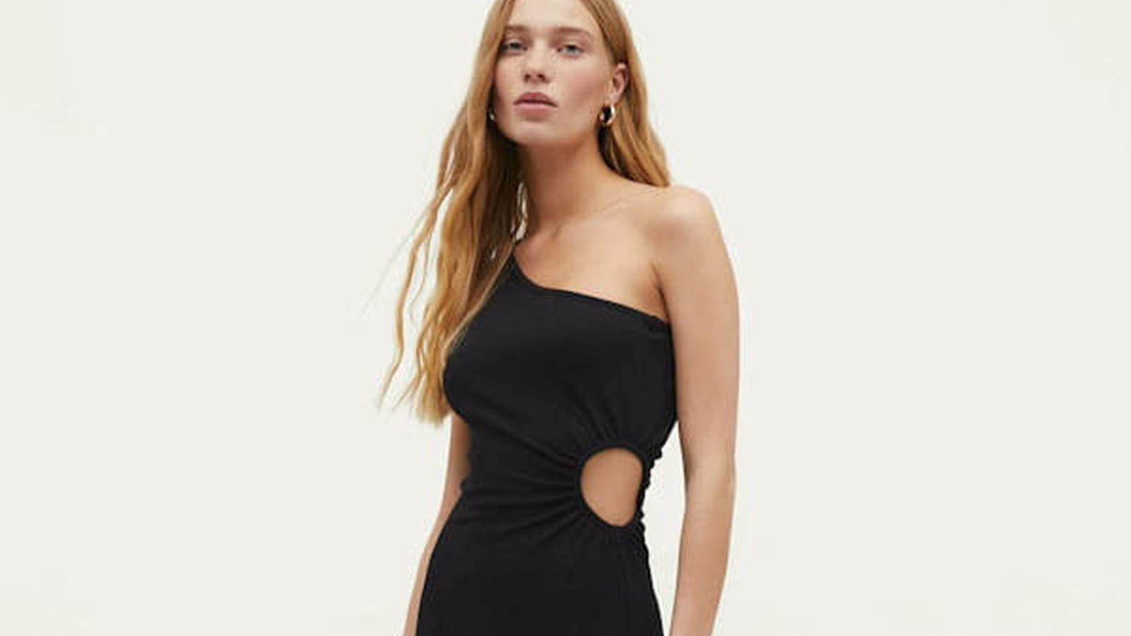 Robe noire Stradivarius