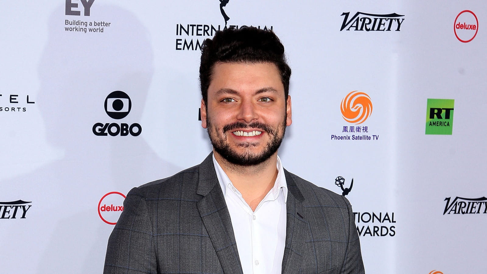 Kev Adams barbe