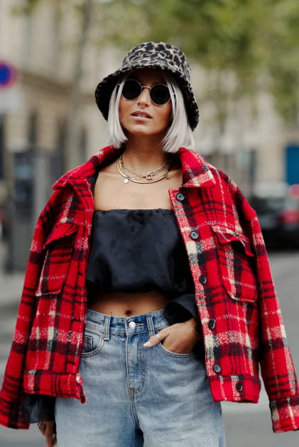 Noholita avec des colliers plusieurs rangs