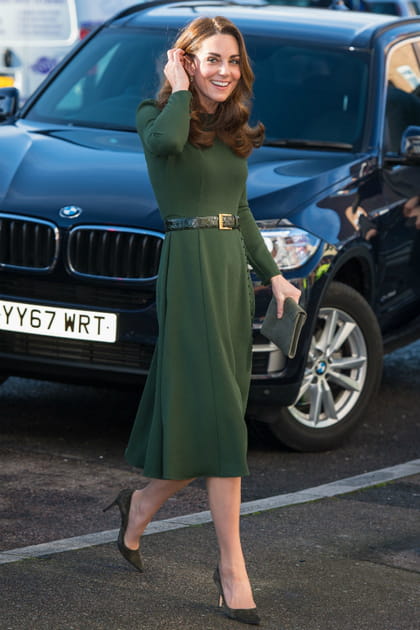 Kate Middleton en robe verte ceintur&eacute;e