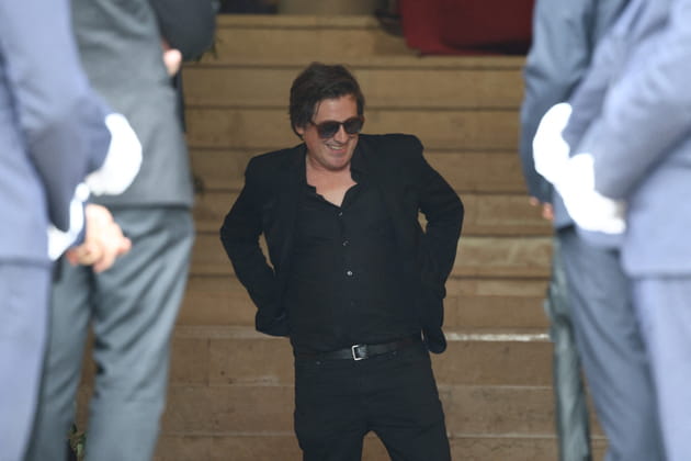 Thomas Dutronc a gardé le sourire aux obsèques de sa mère