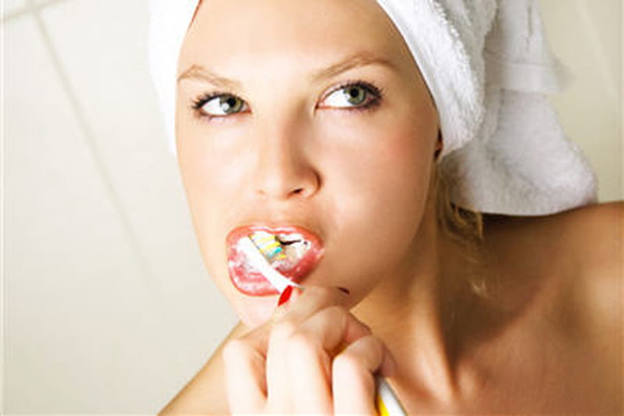 Brossage des dents : deux fois par jour c'est suffisant