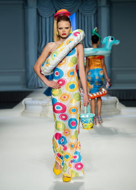 Look 56&nbsp;du d&eacute;fil&eacute; Moschino