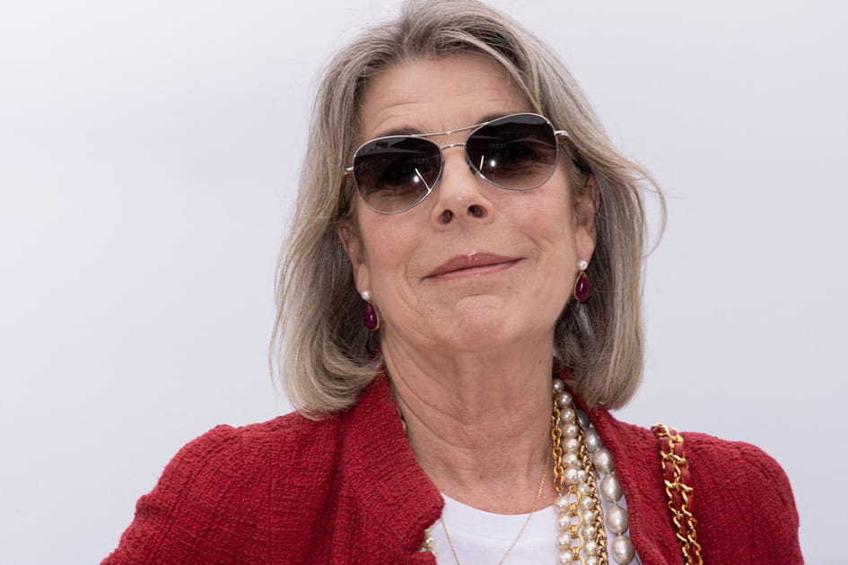 Le carr&eacute; grisonnant de Caroline de Monaco