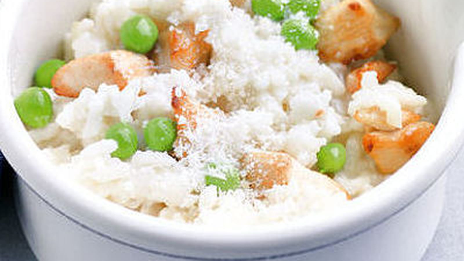 Risotto crémeux aux petits pois et dés de poulet
