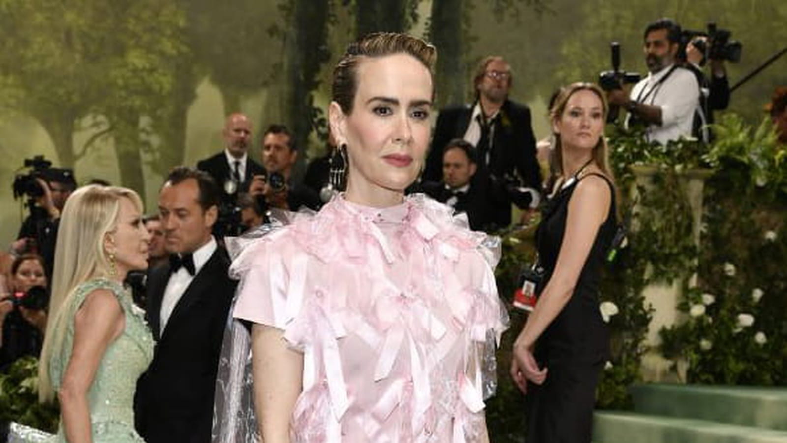 Sarah Paulson en Prada