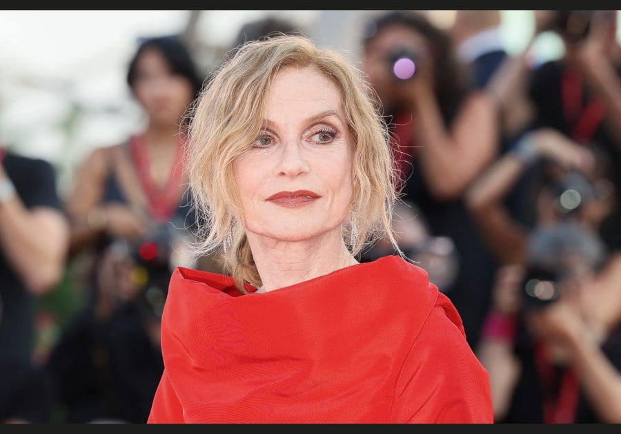 La queue-de-cheval loose d'Isabelle Huppert
