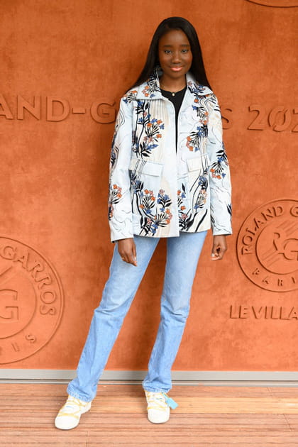 Karidja Tour&eacute; en veste &agrave; fleurs