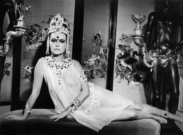 Sublime espionne dans "Mata Hari Agent H21"