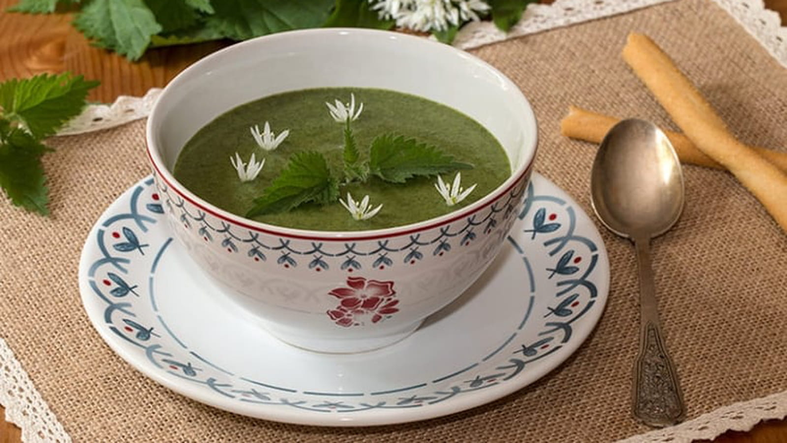 Soupe d’orties à l’ail des ours