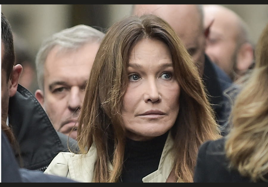 Carla Bruni, lumineuse sans maquillage