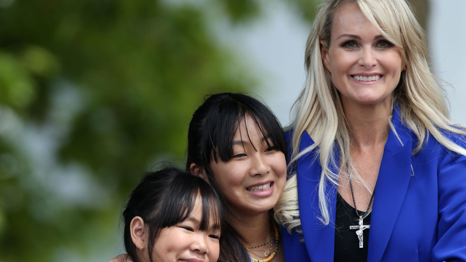 Laeticia, Jade et Joy Hallyday
