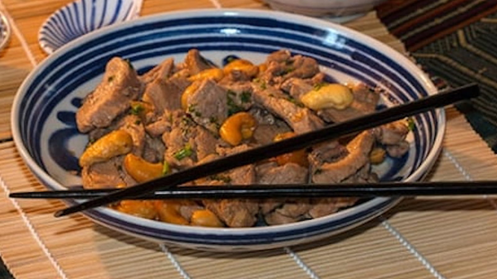 Filet mignon de porc sauté aux noix de cajou
