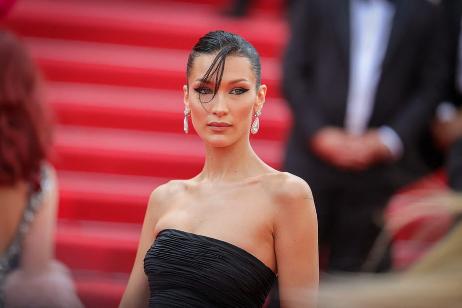 Bella Hadid, sophistiqu&eacute;e avec son cat-eye noir d'ivoire