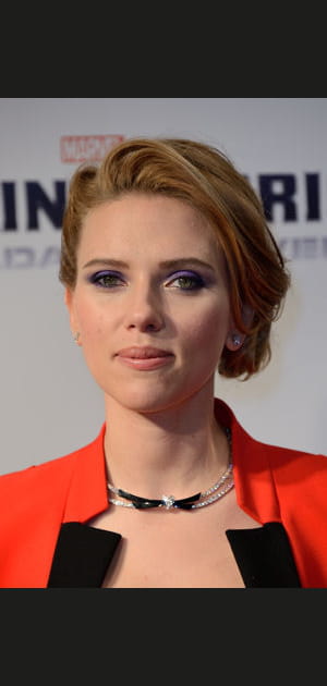 Le chignon bas d&eacute;structur&eacute; de Scarlett Johansson