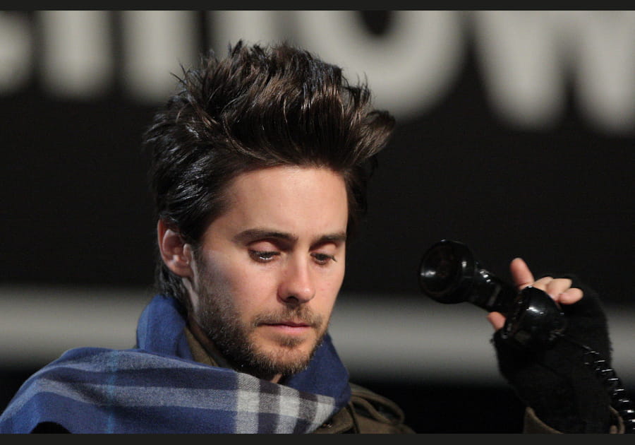 Les cheveux bruns de Jared Leto