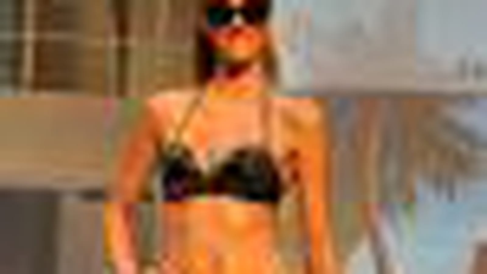 Bikini et jupe de Nicole Olivier