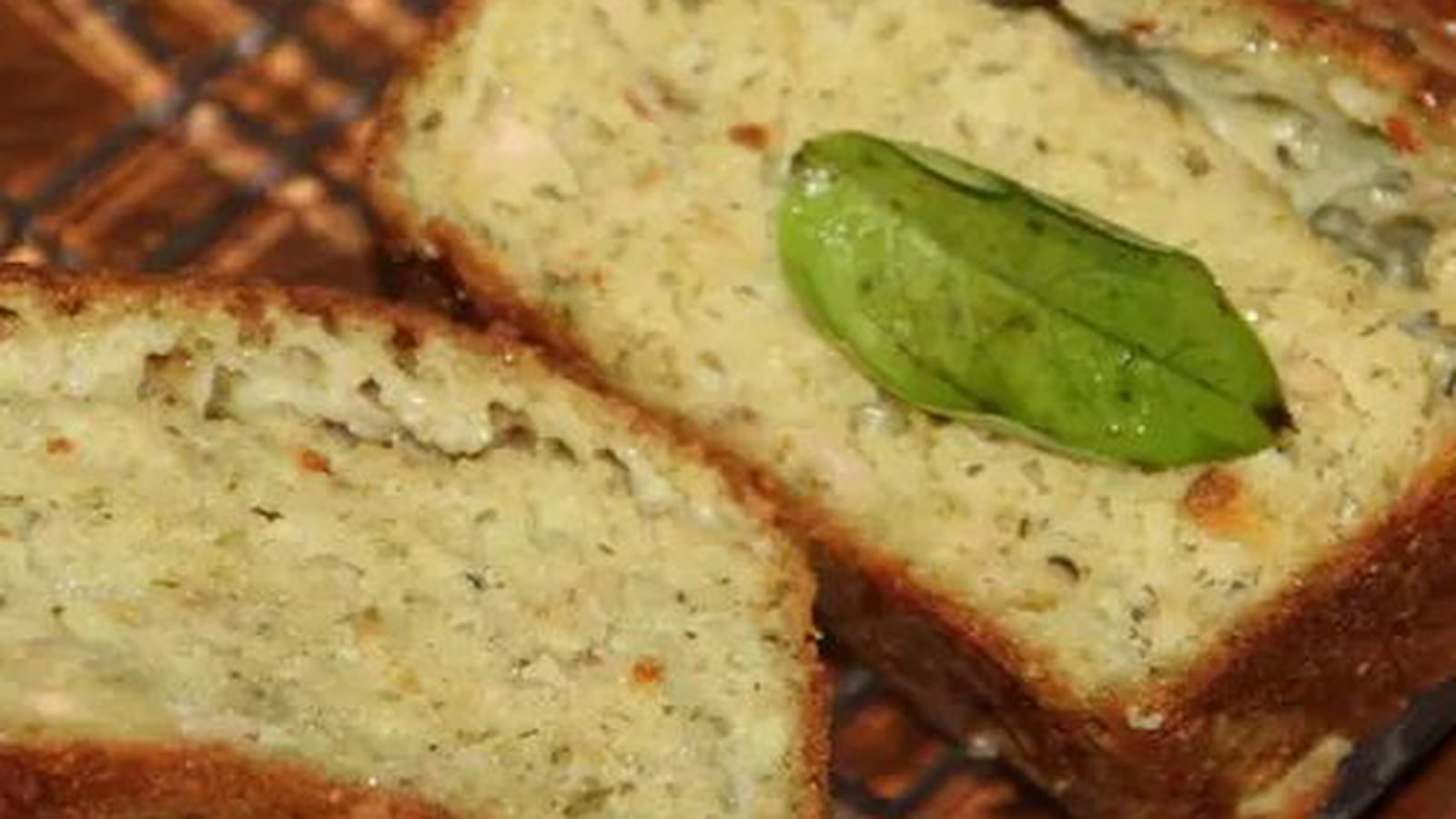 Cake au thon et au pesto de basilic