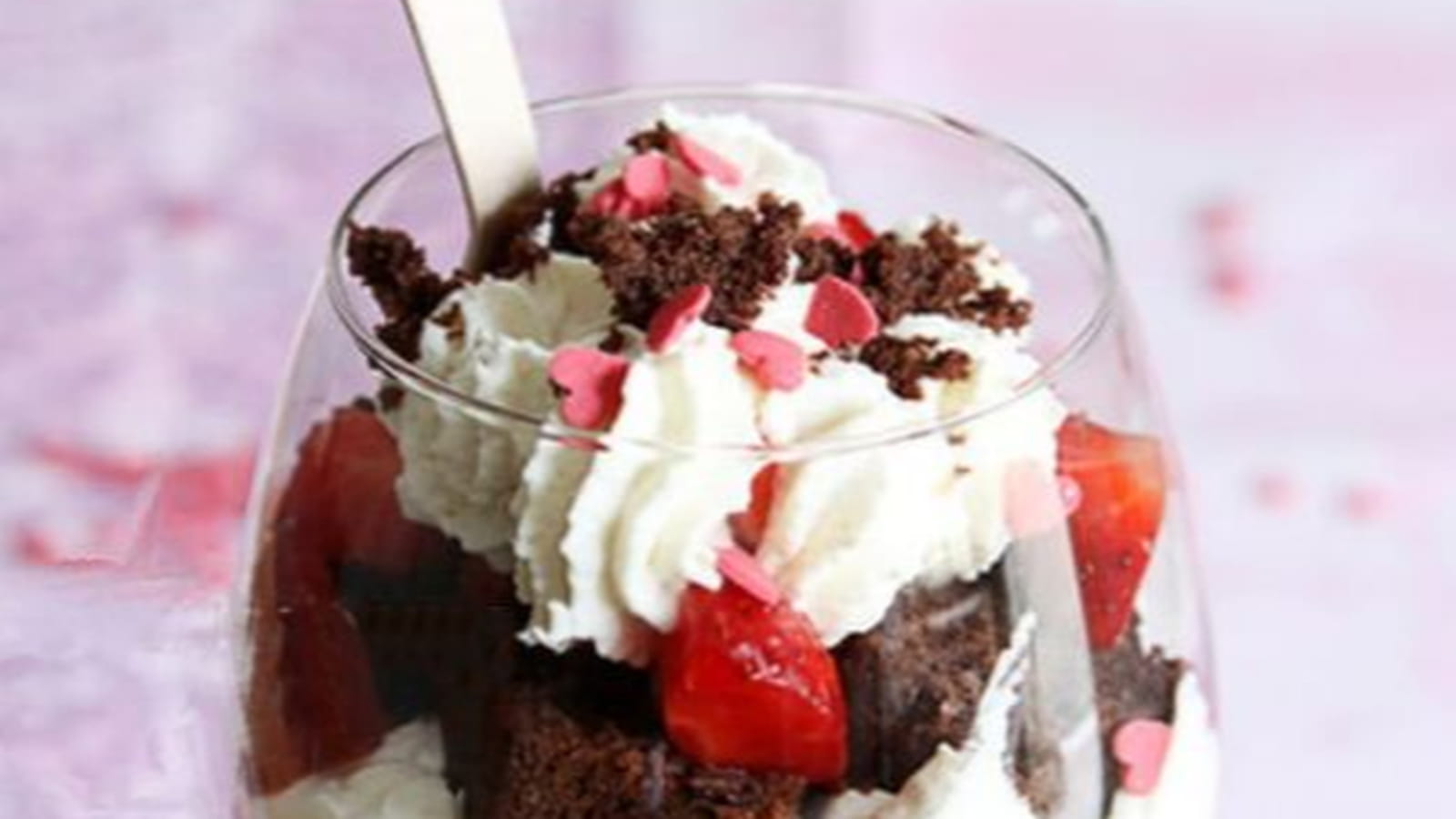 Trifle aux fraises et aux brownies
