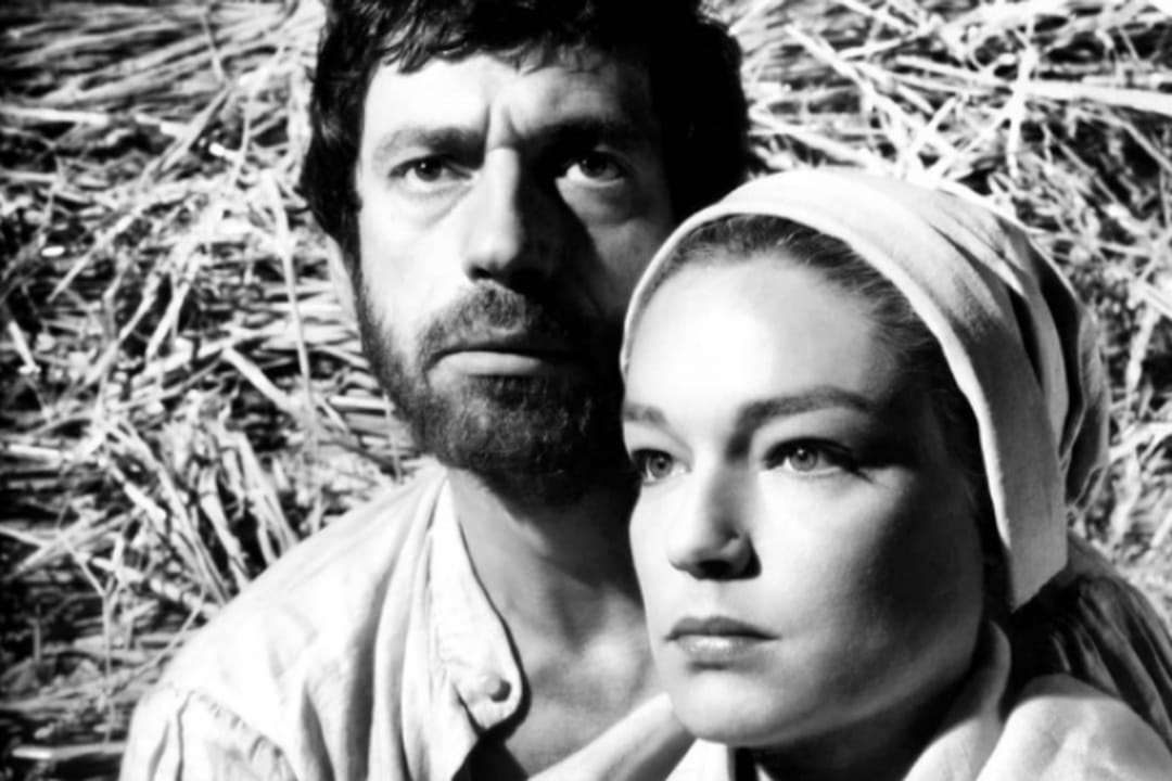 Simone Signoret Yves Montand les sorcières de Salem photo cartoline Simone Signoret Yves Montand les sorcières de Salem photo cartoline