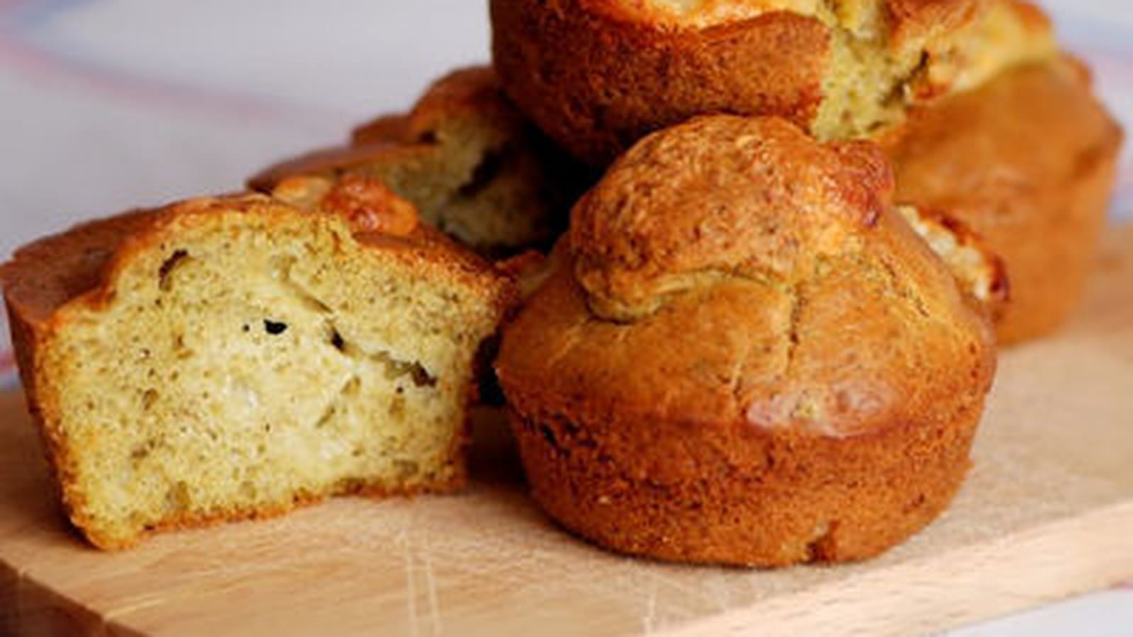 Muffins au pesto et mozzarella