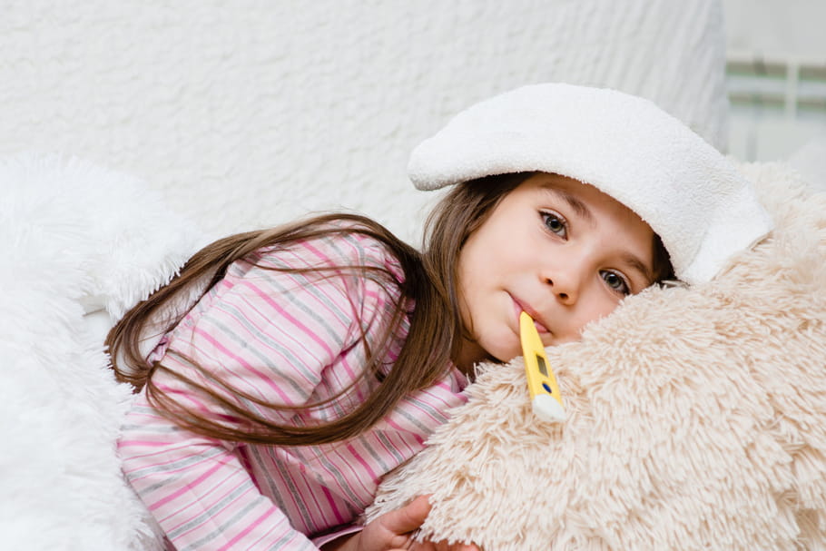 Enfant qui a la grippe : symptômes, que faire ?