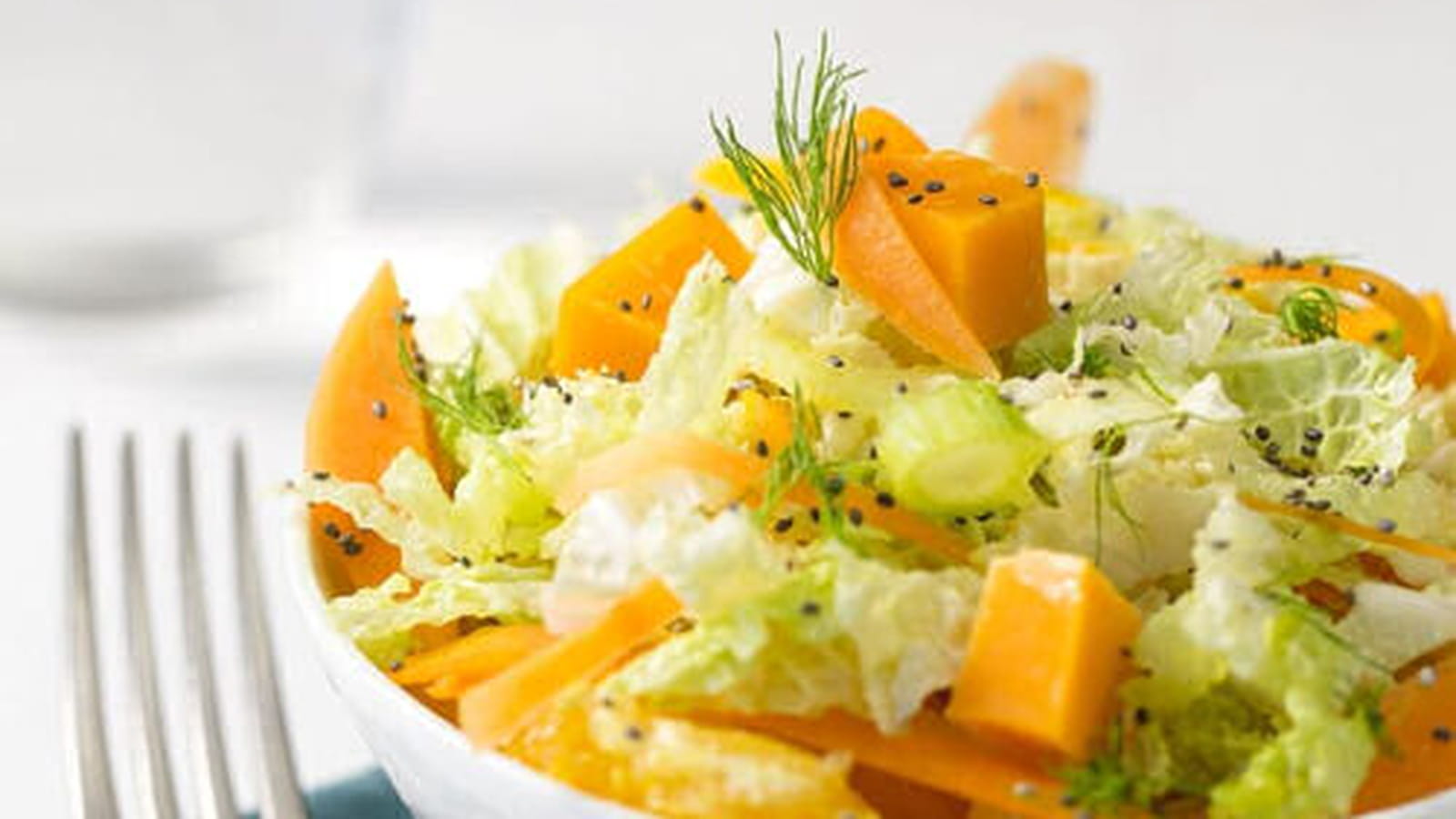 Salade vitaminée à l'orange, papaye, carotte et mimolette