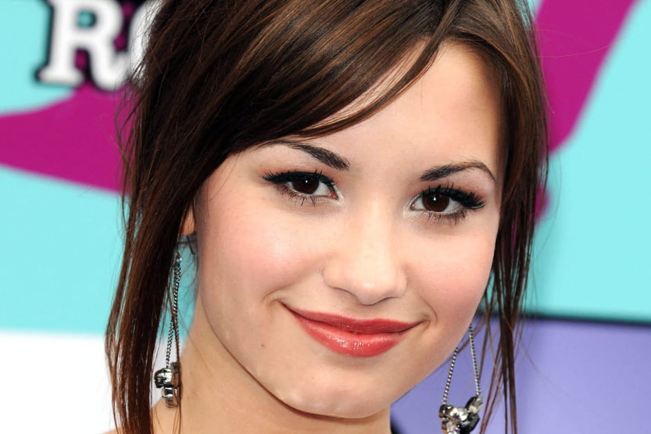 Les deux m&egrave;ches sur le c&ocirc;t&eacute; de Demi Lovato