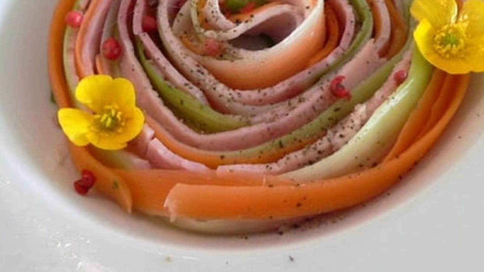Carotte entrelacée de jambon et poireau