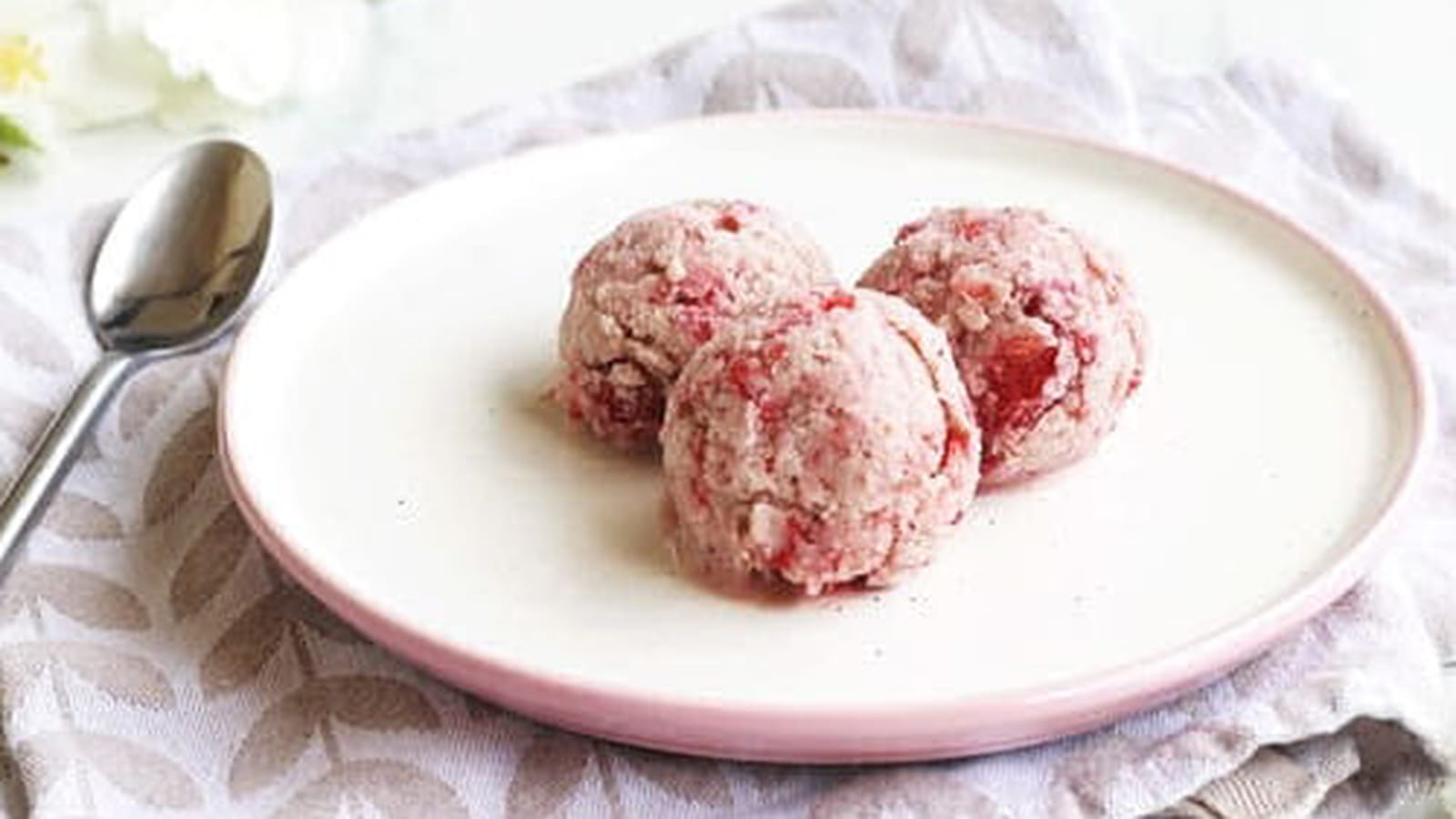 Glace à la banane et à la fraise