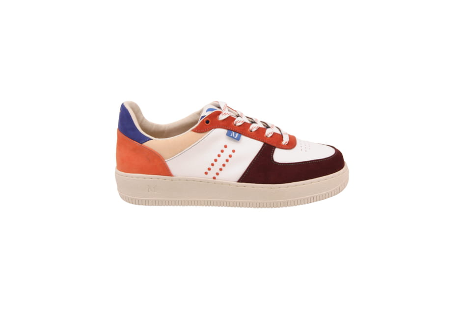 Des baskets multicolores, M. Moustache