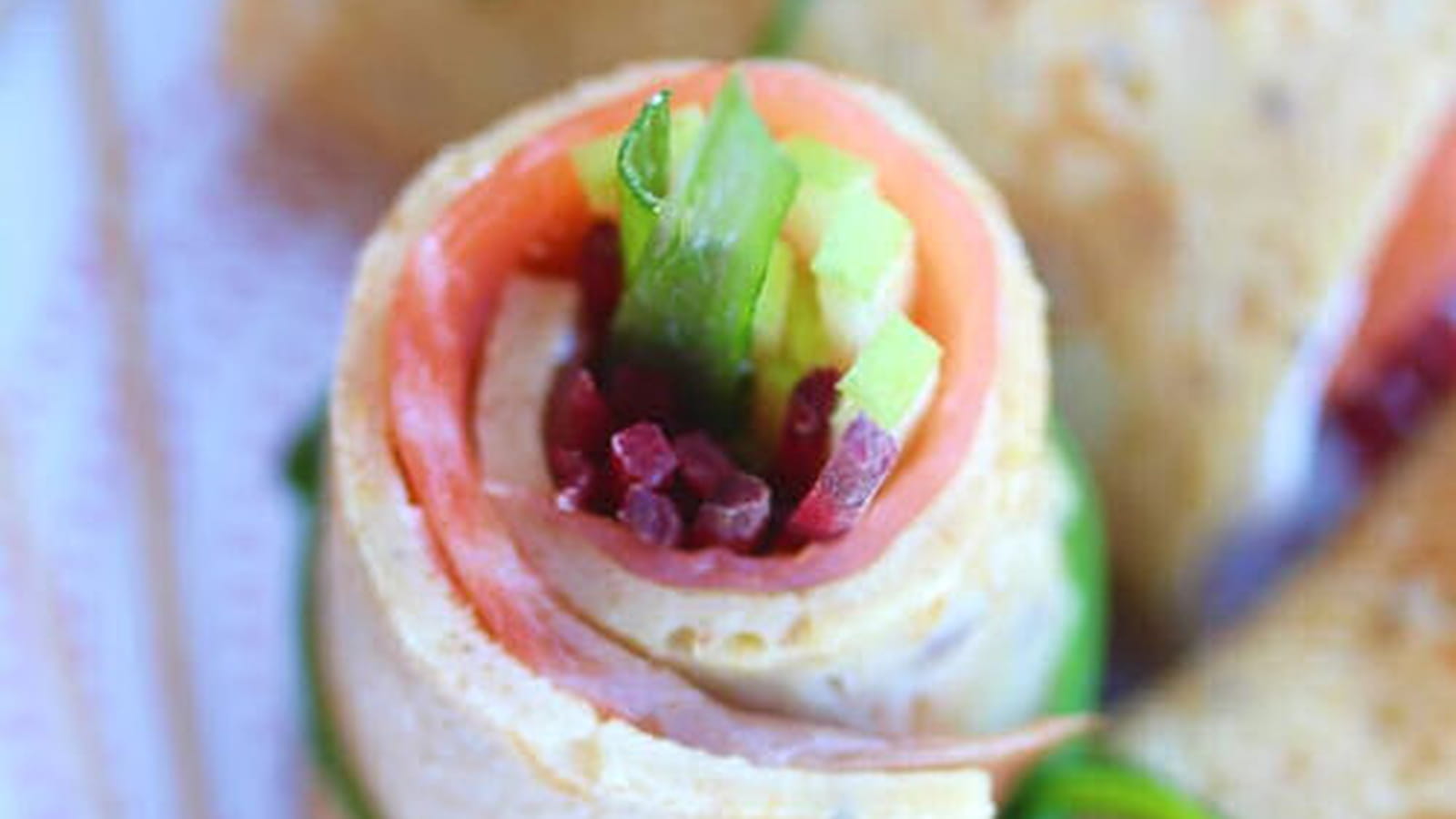 Crêpes aux graines, truite fumée et pommes Granny