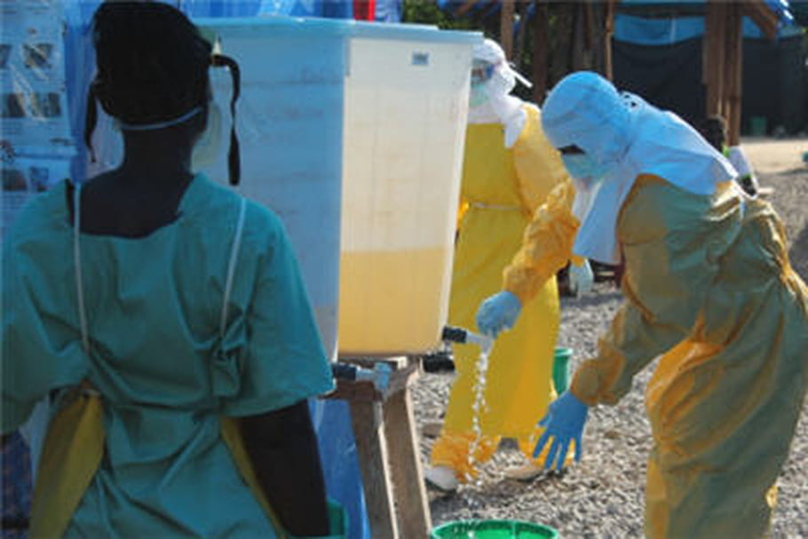 Ebola : "Les Etats ont rallié une sorte de coalition mondiale de l'inaction"