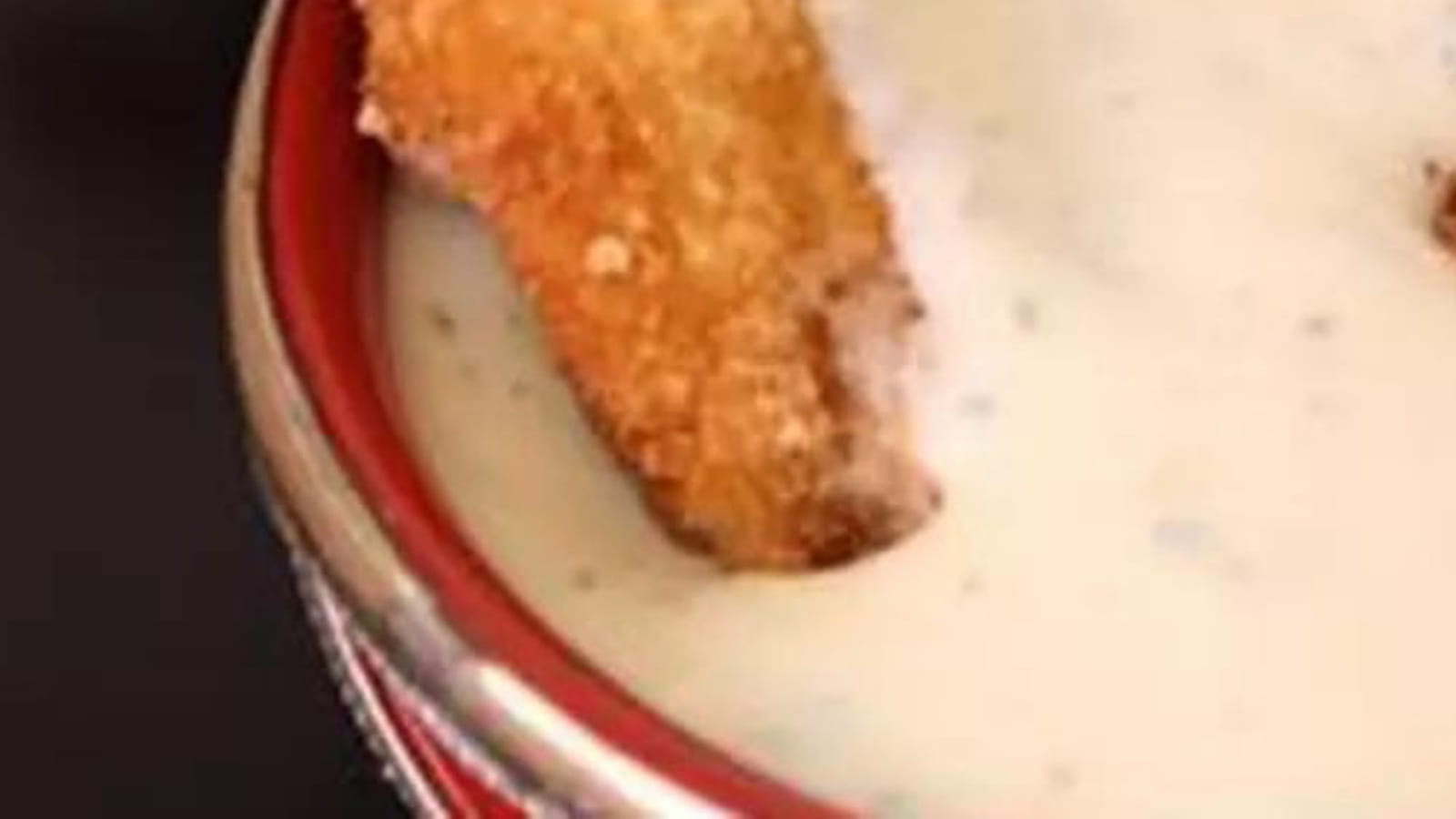 Bâtonnets de poulet et sauce blanche
