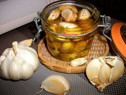 Ail confit à l'huile d'olive et au poivre
