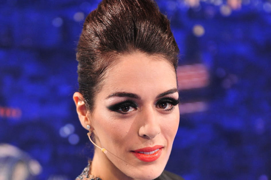 Le regard charbonneux de Sofia Essa&iuml;di