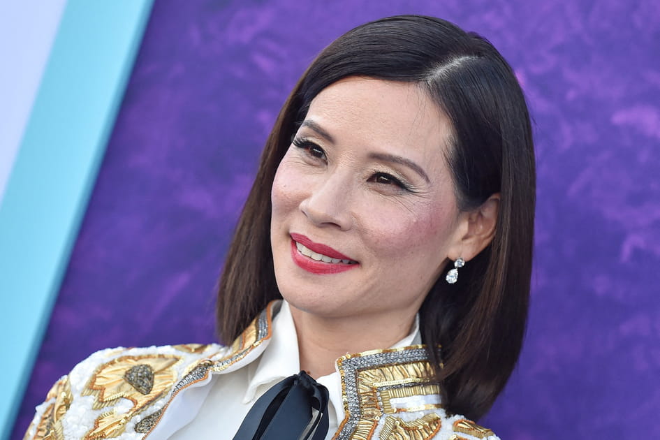 Les paupi&egrave;res dor&eacute;es et la bouche mate de Lucy Liu