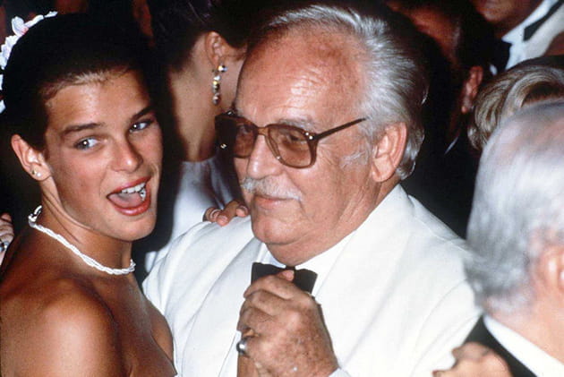 Stéphanie de Monaco et le prince Rainier III lors d'une danse au Gala de la Croix-Rouge en 1982