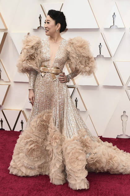 Sandra Oh en robe tulle et plumes