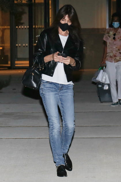 FLOP : Charlotte Gainsbourg en jean et gilet