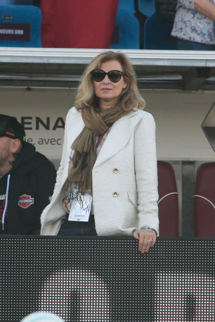 Valerie Trierweiler en veste en tweed beige