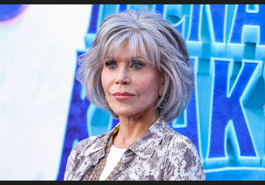 Jane Fonda, &eacute;tincelante avec ses paupi&egrave;res argent&eacute;es