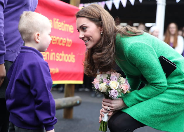 Kate Middleton accueillie par un petit gar&ccedil;on