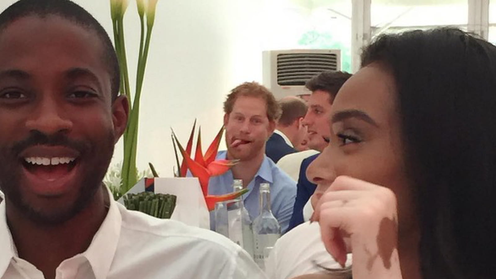Winnie Harlow et le prince Harry, en arrière-plan
